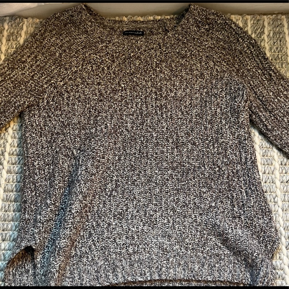 American Eagle - “Ahh-mazingly soft” womens sweater, size medium, knit